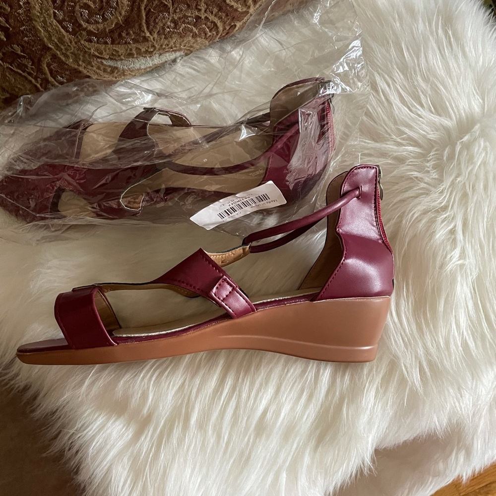 Sandals - Picture 2 of 3